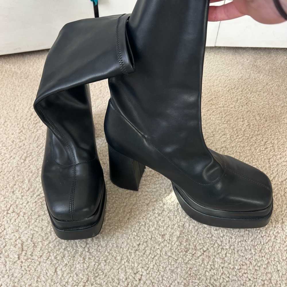 WIDE Fashion to Figure Black Platform Booties